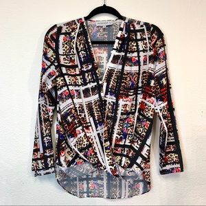 Amanda U. Top LIKE NEW! Multi Color ❤️